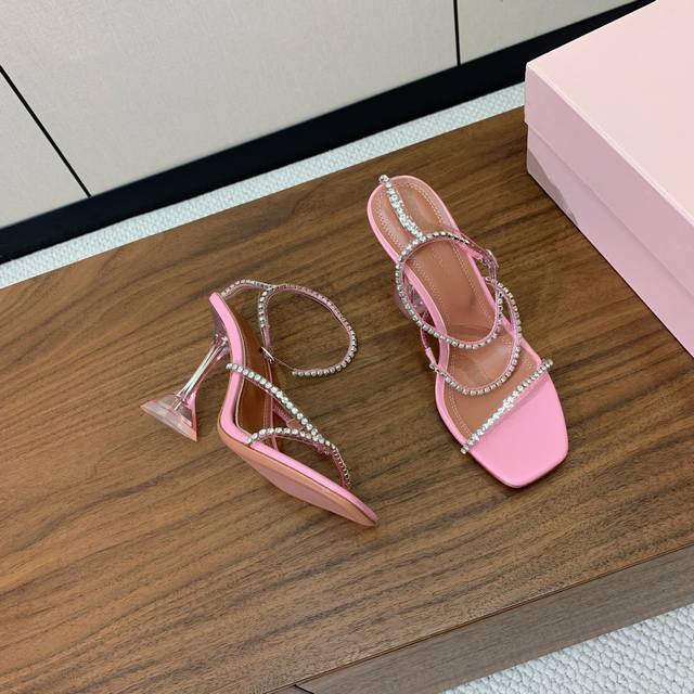 Amina Muaddi diamond chain sandals. Elegant style, creating a unique feeling. Sh