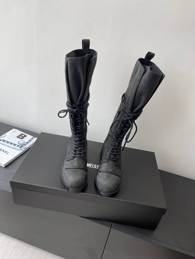 Ann Demeulemeester 25Ss new retro-style lace-up boots. This series creatively co