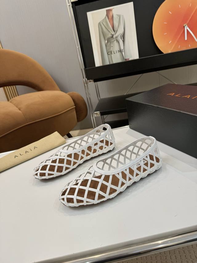 Price: Brand: Alaia 24S New Retro Buckle Mary Jane Ballet Shoes Catwalk Style Fl