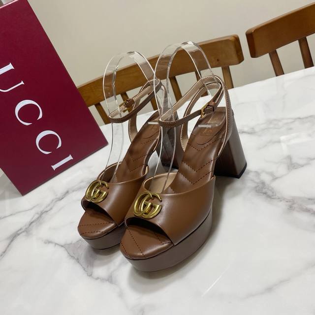 Gucci's latest spring and summer hit thick-soled high-heeled platform sandals, e