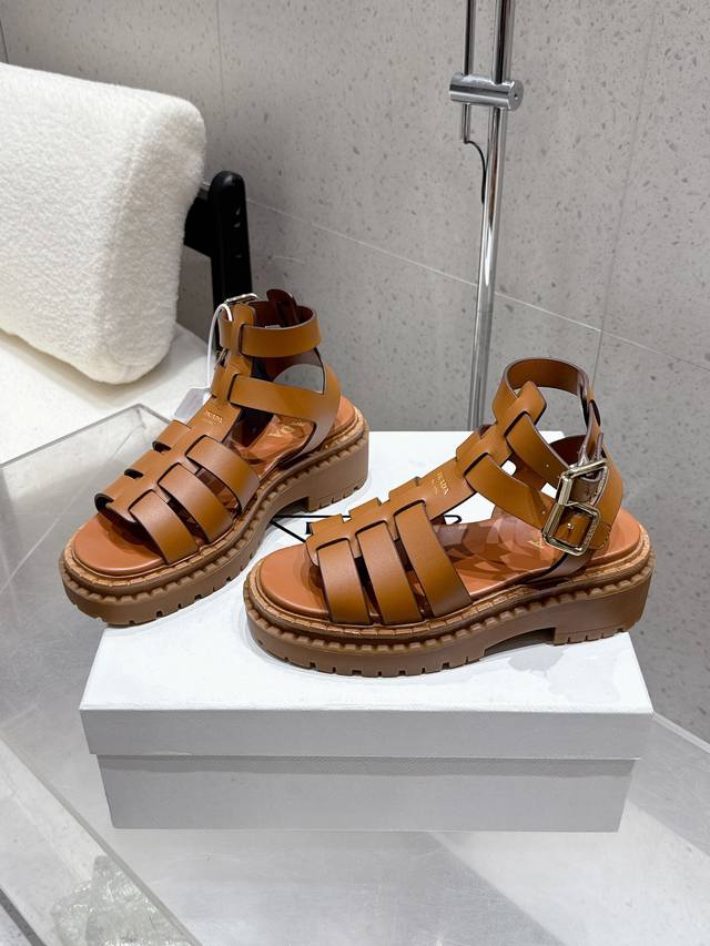 Premium Prada 2025 Spring/Summer Sandals. Lightweight, comfortable, and vibrantl