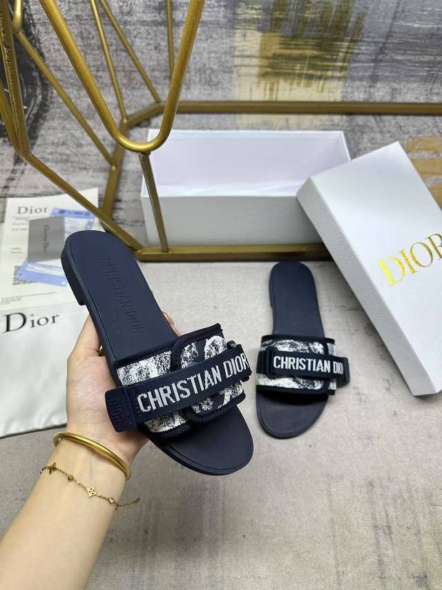 Dior's latest hit slippers, sizes 35-42,