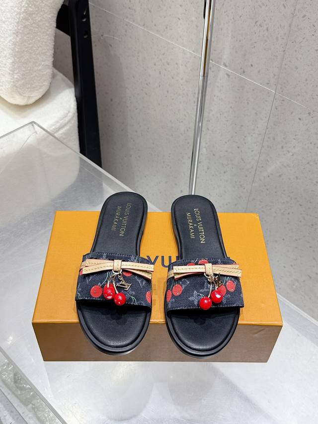 the top-of-the-line Louis Vuitton 25 Ss, Louis Vuitton's latest flat slippers. T