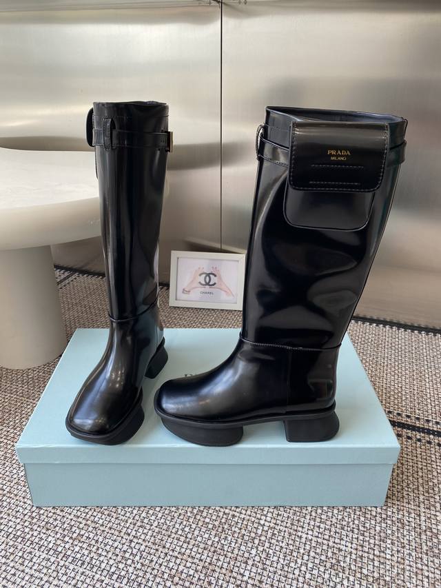Purchasing agent level 2025Ss Prada's new Equal slip-on motorcycle boots reinter