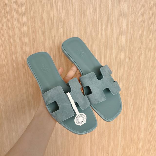 can be equipped with airplane box 10 factory price P Hermes Hermes H slippers Or