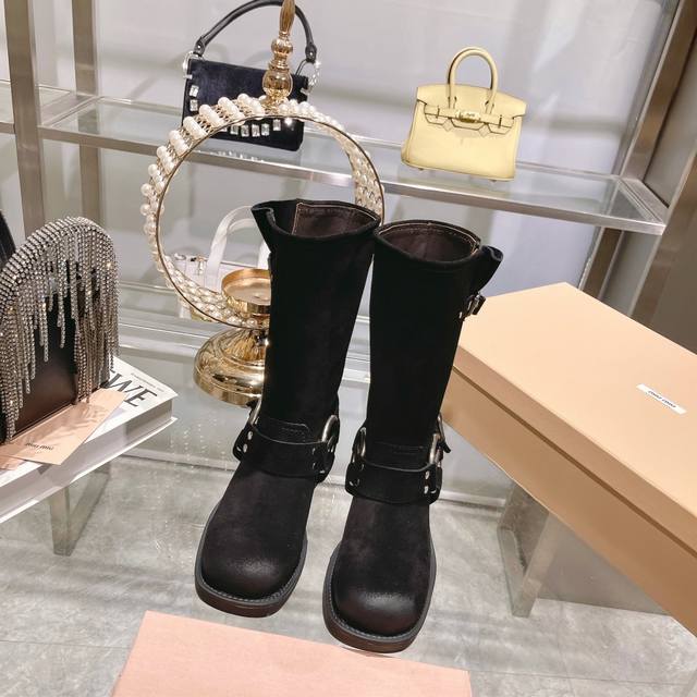 Factory Yangjing Miumiu 25 Autumn/Winter New Limited Edition High Boots. Miu ser