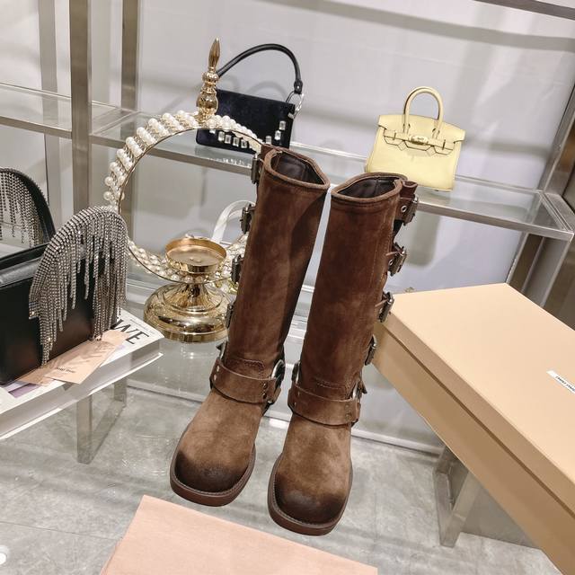 Factory Outlet: Miu Miu 25 Autumn/Winter Limited Edition High Boots. A globally