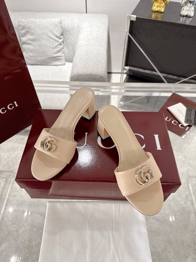 Gucci's new 2025 Spring/Summer Double G diamond buckle open-toe high-heeled sand