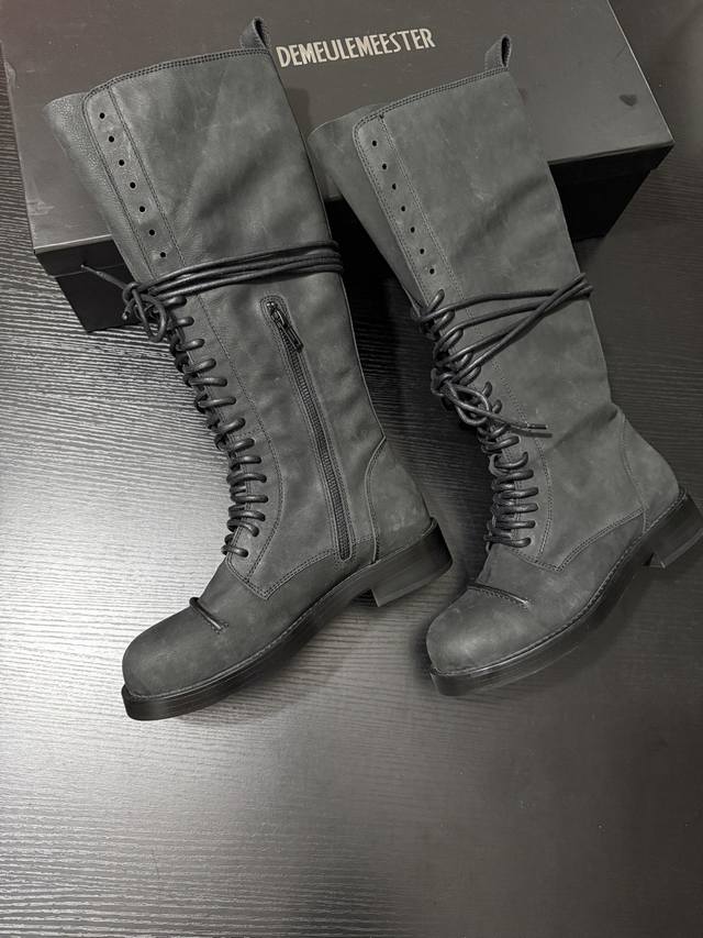 Ann Demeuemees* Ann knight boots with matte leather have a dark atmosphere. The