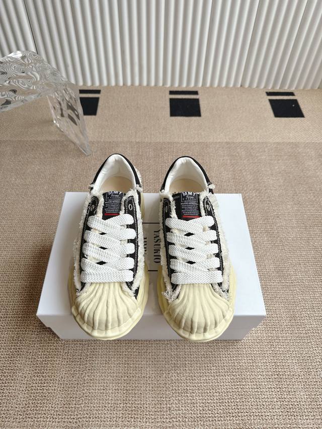 Mmy Mihara Yasuhiro's shell-toe dissolving shoes are classic and stylish, adding