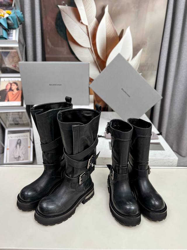 15-inch Balenc**A Parisian 25Fw Venom Tall Boots, new for Fall/Winter, featuring