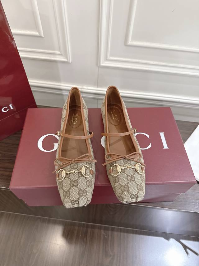 Gucci Horsebit Ballet Flats for Women. These iconic Horsebit ballet flats featur