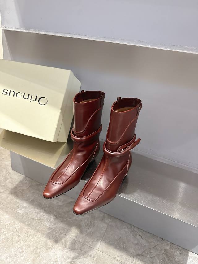 Orinous 25Ss autumn/winter new style, stunning pointed-toe ankle boots. A long-l