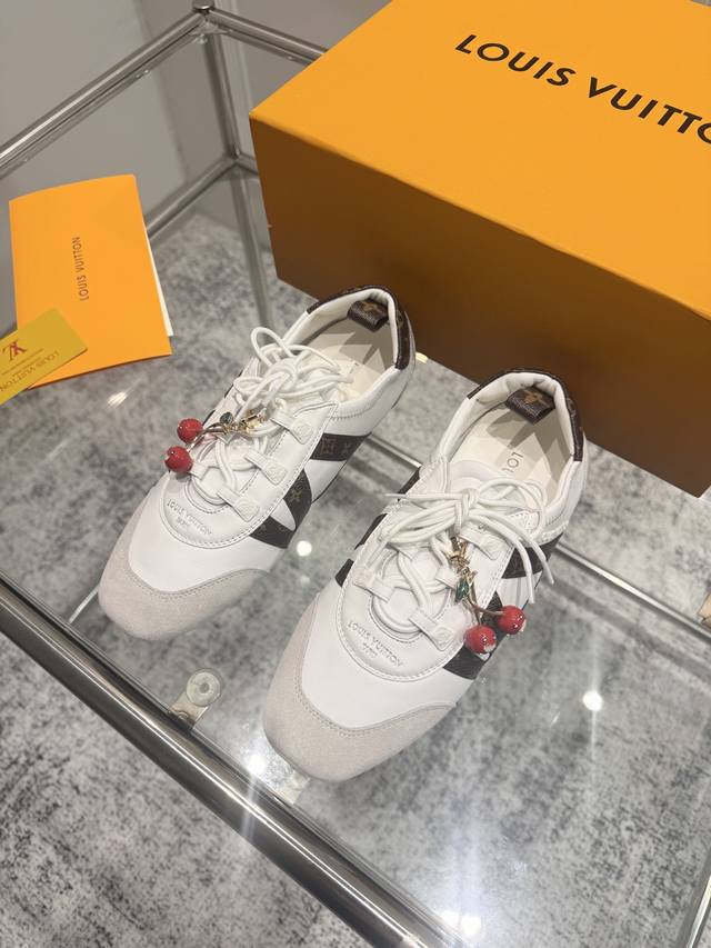 Premium Version: Couple's 470 with LV buckle detailing. This Louis Vuitton L's l