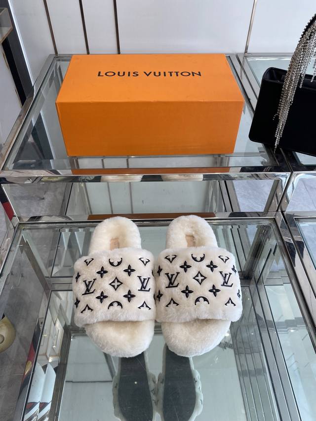Louis Vuitton 25Ss new autumn and winter flat wool slippers. Super comfortable w