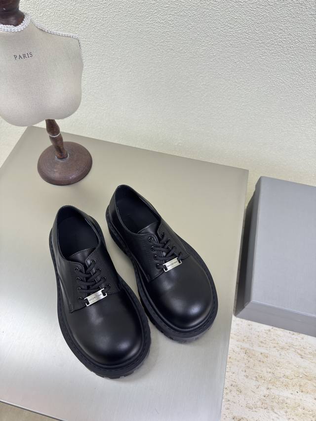 Balenciaga Stomper Derby Shoes. This new Balenciaga Stomper Derby Shoes are a tr