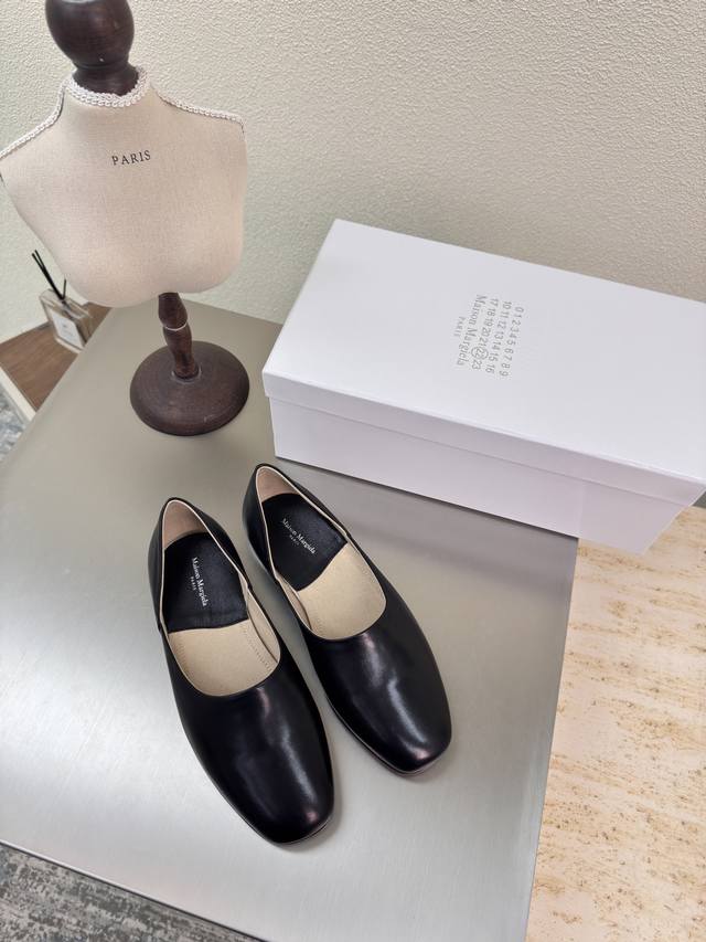 Flat-soled vintage cowhide leather flats by Mm6 Maison Margiela. Made from cowhi
