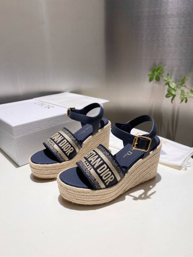 The best-selling Dior 25Ss high-top summer sandal. Simple and versatile, it look