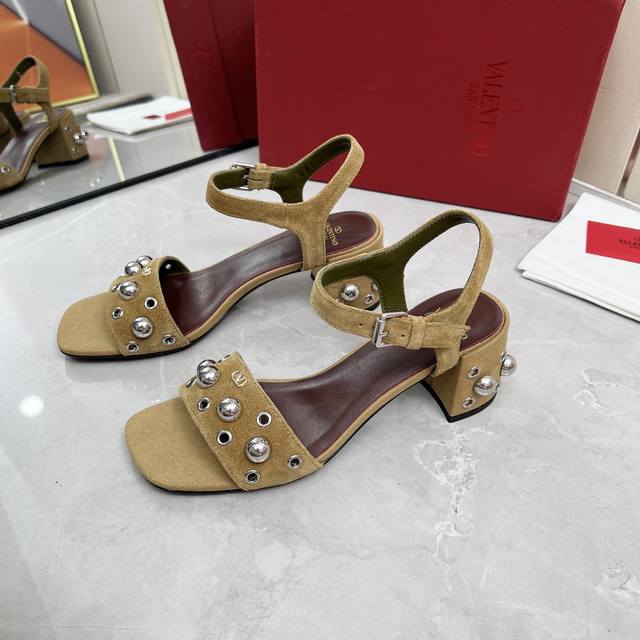 Valentino 25Ss new block-heeled sandals are instantly recognizable and exude a u