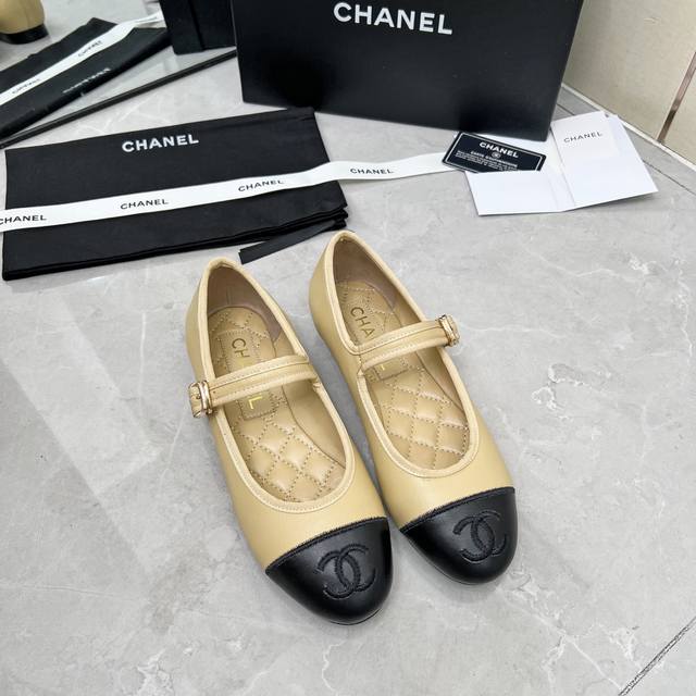 Chanel 2025 Early Fall Mary Janes! Simple yet sweet and playful! Three-dimension