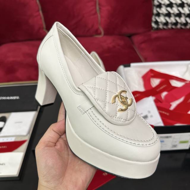 White is here! Chanel's latest ultra-high-heeled shoes with a classic satin buck