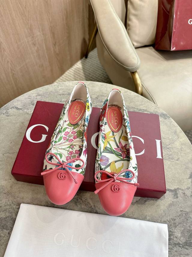 1054-1 White Flower 35-42 The brand's archive floral print meets fresh hues and
