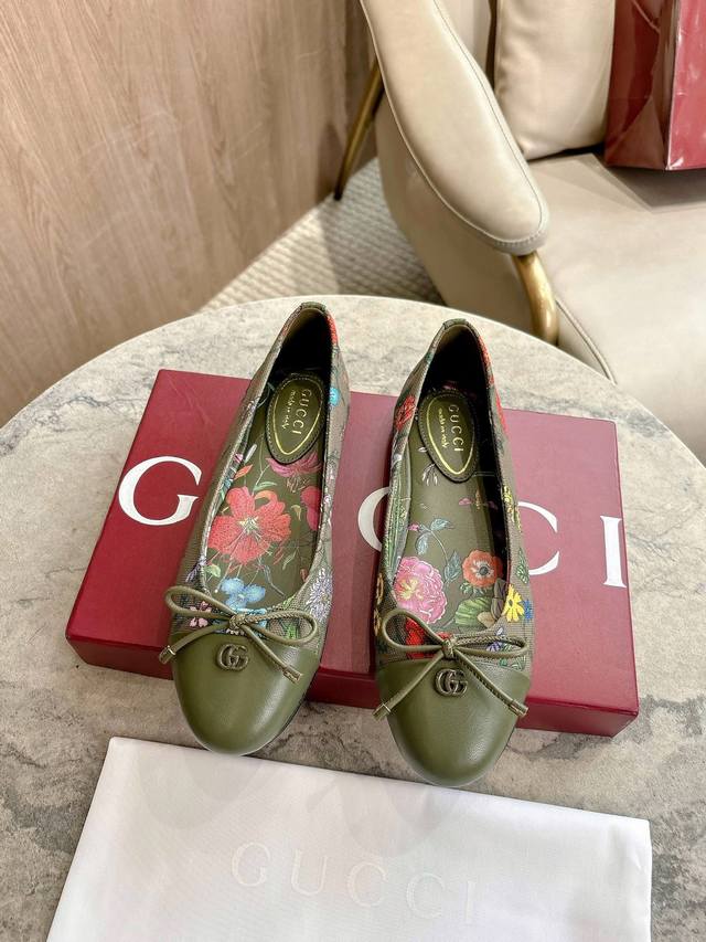 1054-1 Green Flower 35-42 The brand's archive floral print meets fresh hues and