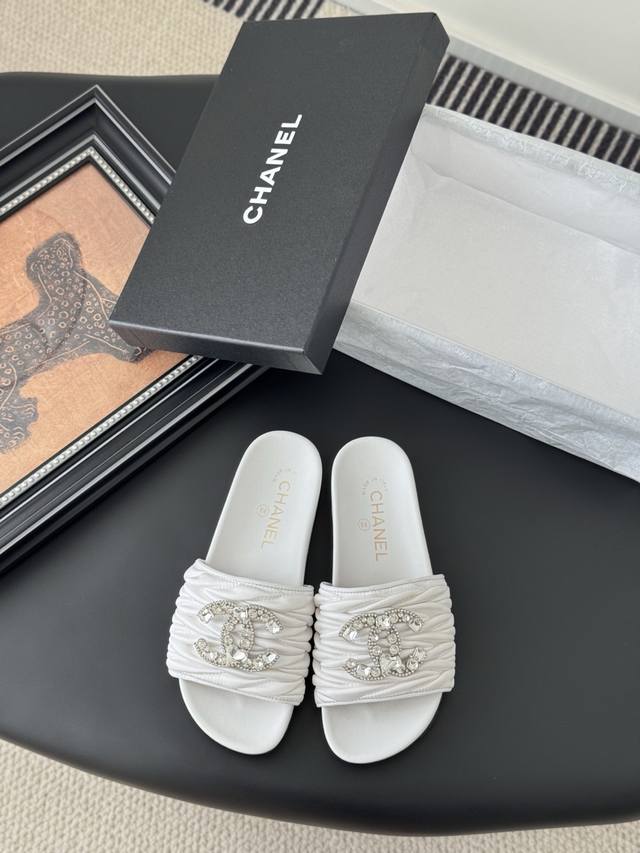 Chanel 25K spring and summer new double C slippers with hot diamonds on the uppe