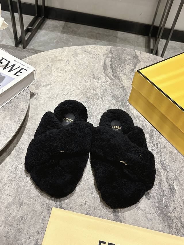 Fendi Fendi autumn and winter new cross wool slippers, furry and super cute, com