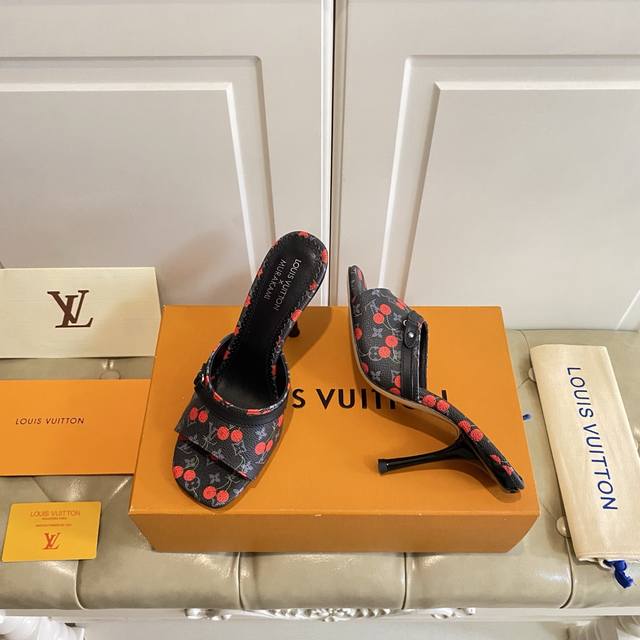 factory price P, top quality, Louis Vuitton new style, denim classic old pattern