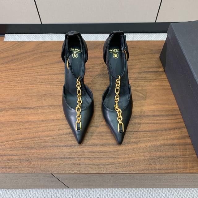 Bal*Ain chain-strap high-heeled shoes. Incredibly chic and outstanding, they exu