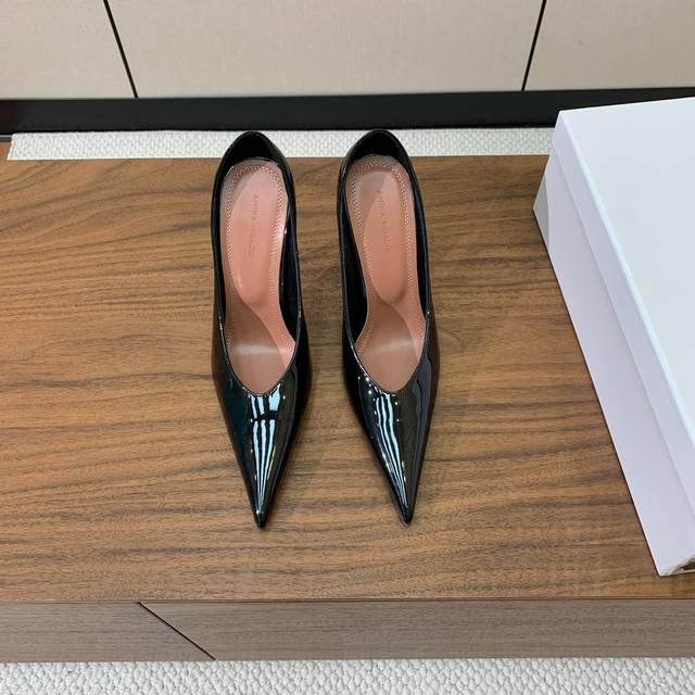 Amina Muaddi pointed-toe half-slippers. A simple, elegant style. Patent leather