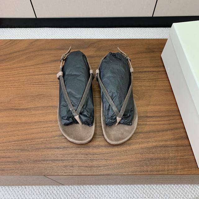 Brunell* Cucinell* thong sandals. Material: Handmade Yangjing beaded necklace. S