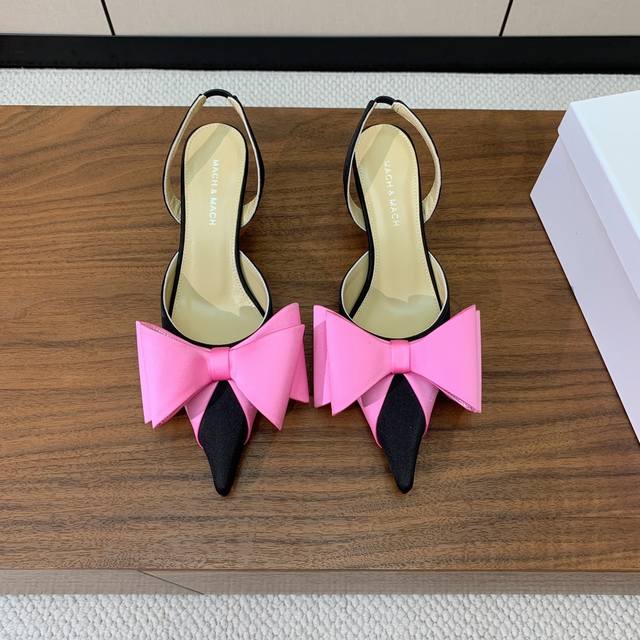 Mach & Mach silk bow shoes. Simple and elegant design. Silk upper. Sheepskin lin