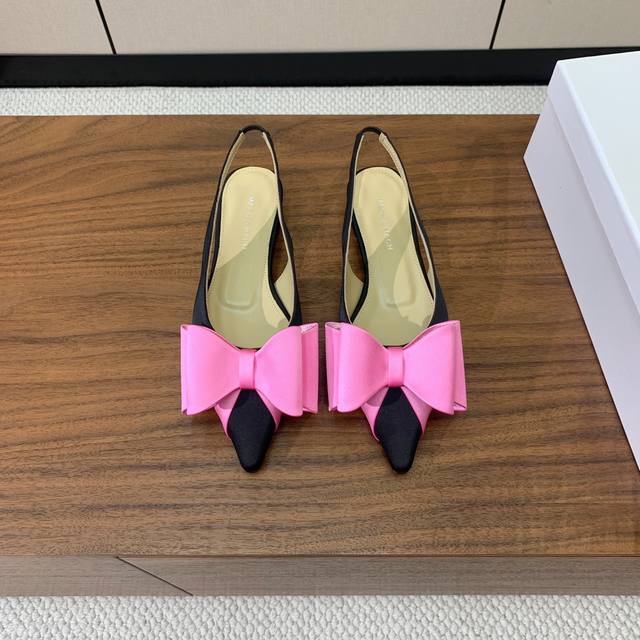 Mach & Mach silk bow shoes. Simple and elegant design. Silk upper. Sheepskin lin