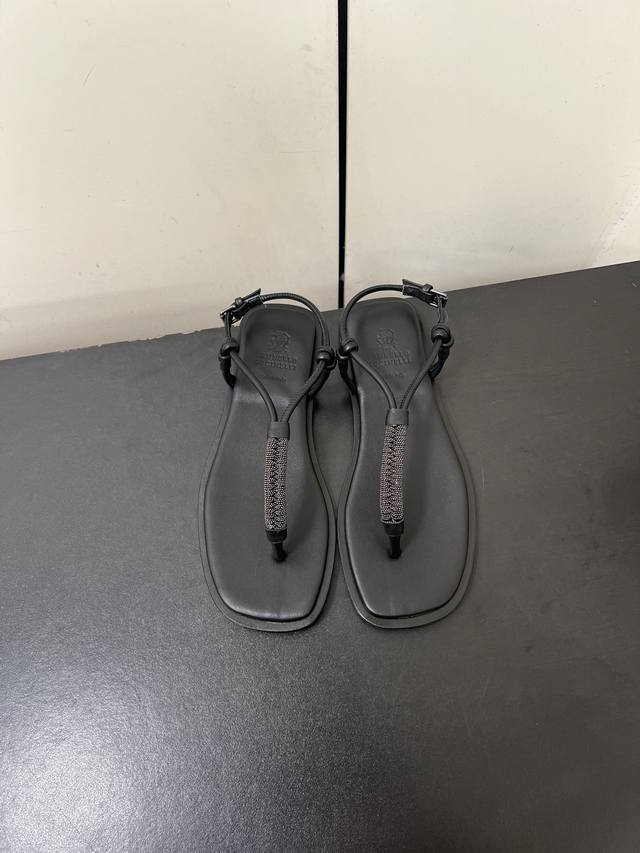 Brunello Cucinelli Bc's new flip-flop sandals are very tasteful! They are also s