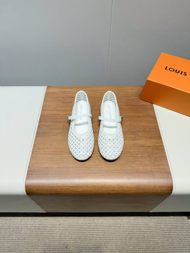 Louis -Uitton Spring/Summer Single Shoes Collection Mary Jane Fashion Flats. A t