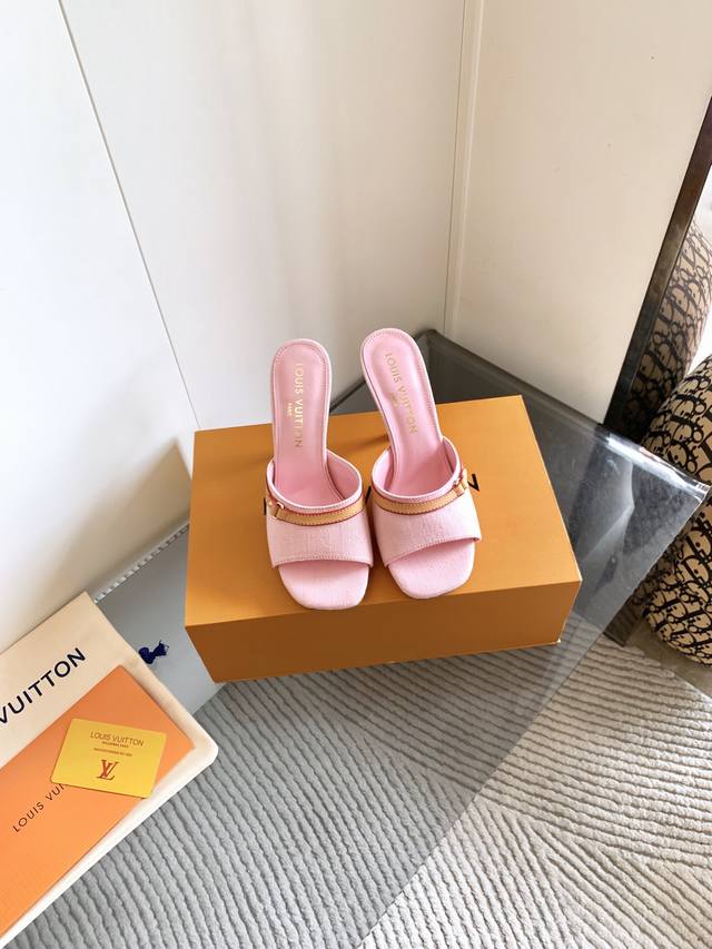 Lv Ss25 New Arrival ~ L's 24 Spring/Summer single-heeled slippers in a denim-col