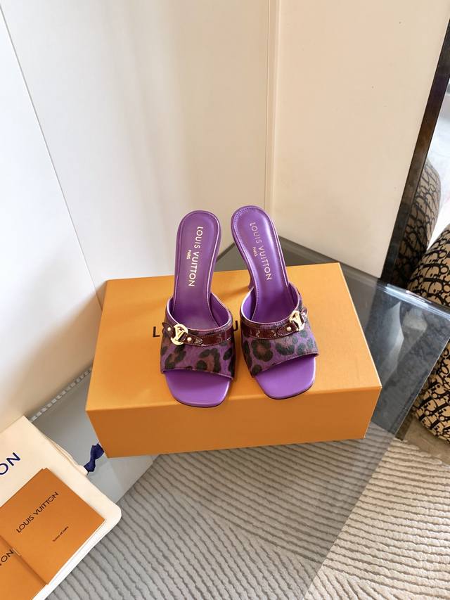 Lv Ss25 New Arrival ~ L's 25th spring/summer single kitten heel slippers in a de