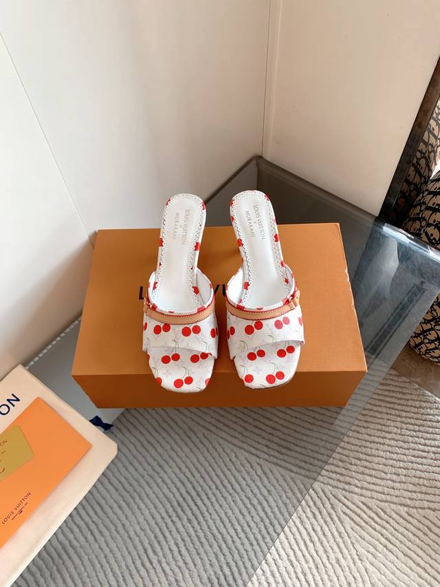 P Lv Ss25 New Arrival ~ L's 25 spring and summer single kitten heel slippers in