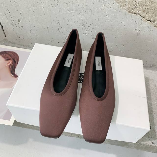 Toteme's new autumn/winter loafers are minimalist and must-haves. Simple yet unc