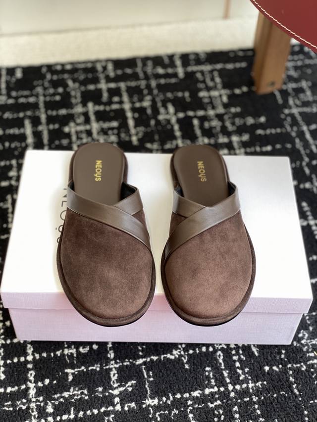 Neous 25Ss, a pair of round-toe slippers from a niche British brand. While not a