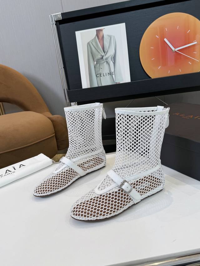 Alaia, France's high-end, first-line couture brand. Alaia: the last craftsmen in