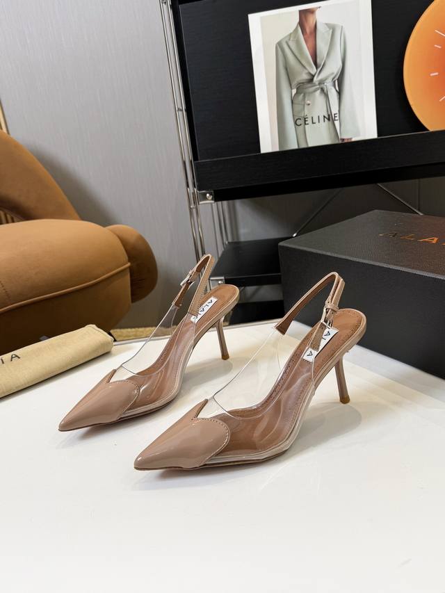 Alaia pointed-toe high-heeled slippers! Countless renowned designers consider th