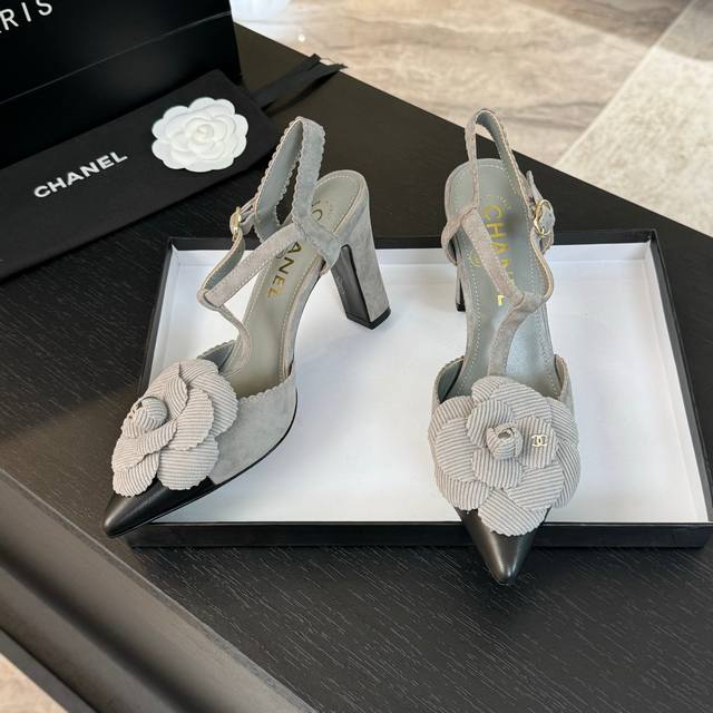 Chanel 24B new Camellia series single shoes are so beautiful. It's hard not to l