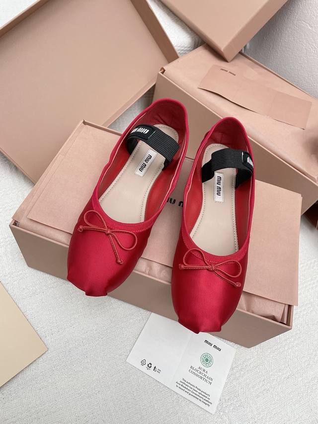 Satin Dongguan-grade Miu Miu women's bow-embellished satin ballet flats. Origina