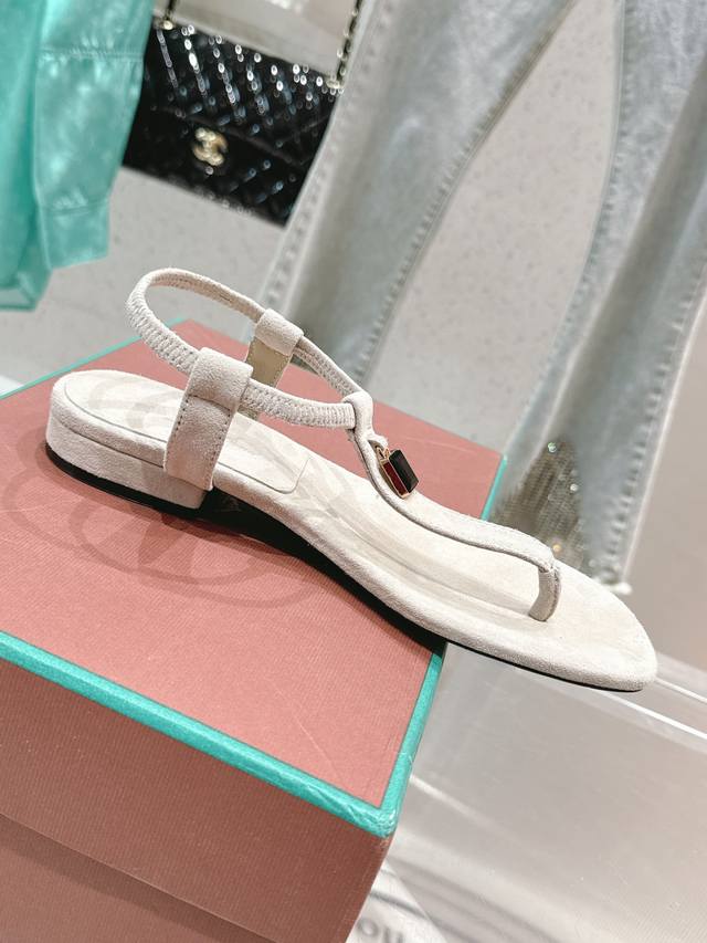 Top-quality counter-new classic hot-selling British flip-flop sandals. Selected