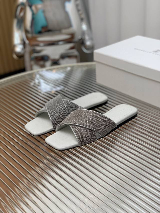 Brunellocucinelli. New BC sandals are available. Made with imported cashmere. Li