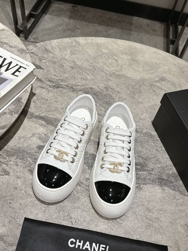 Fabric Chanel 25A Heightening and Slimming Biscuit Shoes Classic Style Patent Le