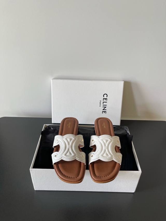 Celine's latest Arc de Triomphe British-style sandals with a small heel and micr
